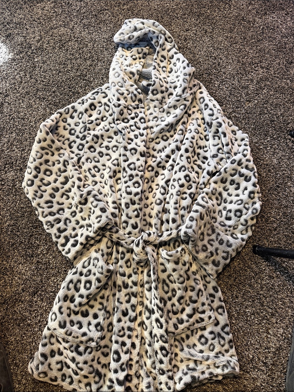 PINK Victoria's Secret Leopard Print Plush Hooded Robe - Cream & Black